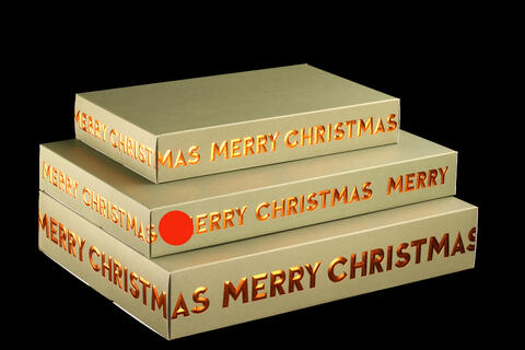 Gaveeske Merry Christmas 38x24x5 cm Grønn gaveeske med oransje foil