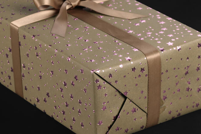 Gavepapir, Olive Little Stars (8) 55 cm x 100 m