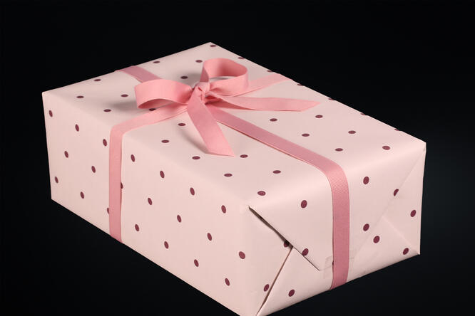 Gavepapir, Polka dot light pink  (5) 55 cm x 100 m