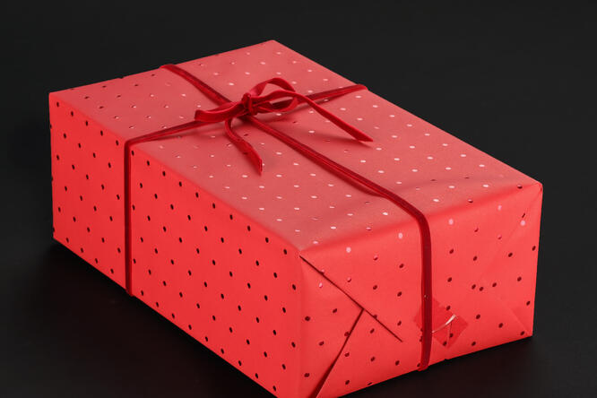 Gavepapir, Red with Red Dots 55 cm x 120 m