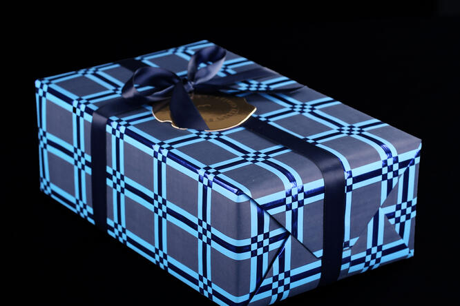 Julepapir, Blue Braided Hearts 55 cm x 120 m