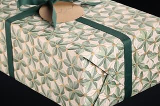 Julepapir, Christmas Star and Sprinkles Green 55 cm x 100 m