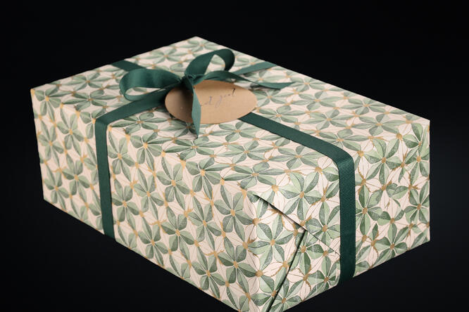Julepapir, Christmas Star and Sprinkles Green 55 cm x 100 m