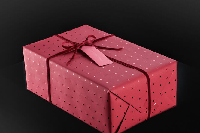 Julepapir, Red with Red Dots 55 cm x 120 m