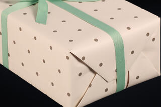 Gavepapir, Polka dot Coffie Cream(5) 55 cm x 100 m