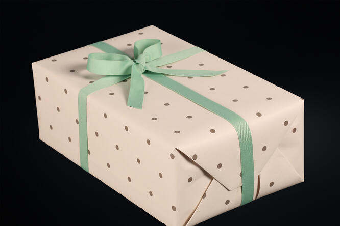 Gavepapir, Polka dot Coffie Cream(5) 55 cm x 100 m