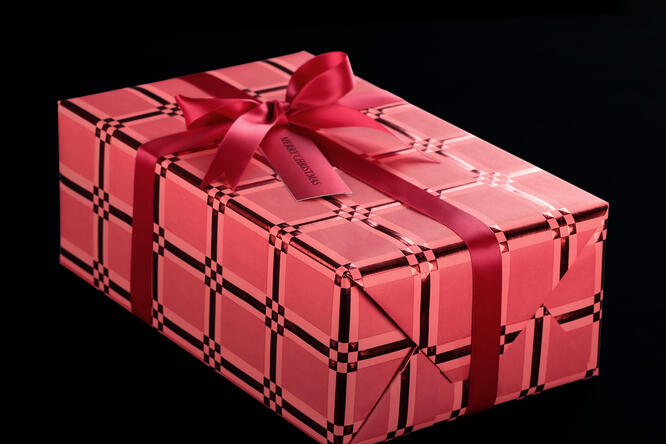 Gavepapir, Red Braided Hearts 55 cm x 120 m