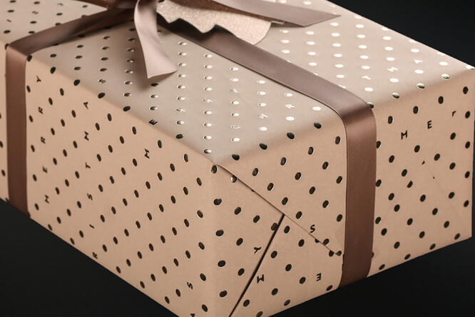 Julepapir, Light Brown X'mas Dots (8) 55 cm x 100 m