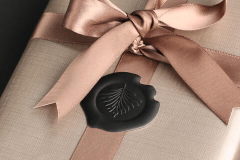 Seal, Leafs black 40 mm etikett/segl á 90 stk