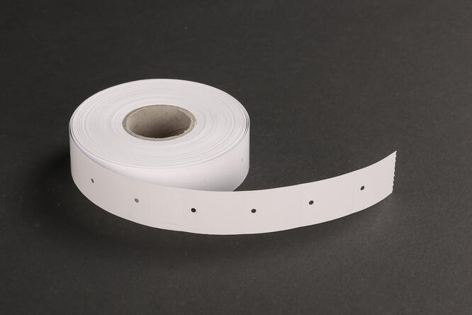 Etiketter med hull til festepistol 30x36mm. Hvit rl. á 1000 stk