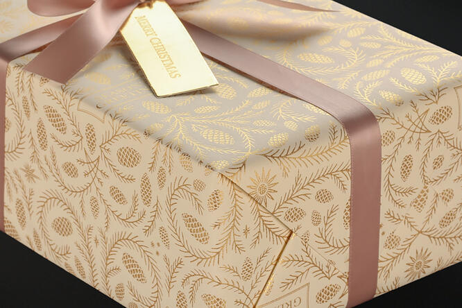 Gavepapir, Cream Pinecone Greetings (8) 55 cm x 100 m