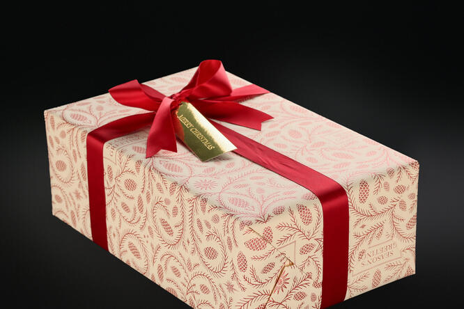 Gavepapir, Cream/Red Pinecone Greetings (8) 55 cm x 100 m