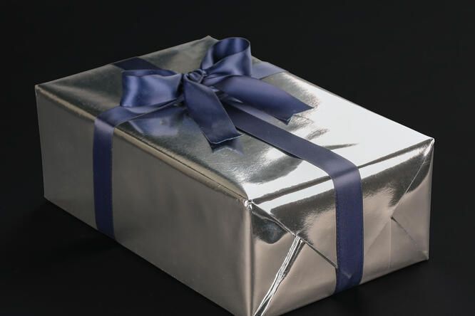 Gavepapir, Metallic Silver Glanz (2) finnes i flere bredder