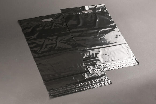 Fraktpose sort LDPE m/håndtak 35x48+7+7 cm, 70 my