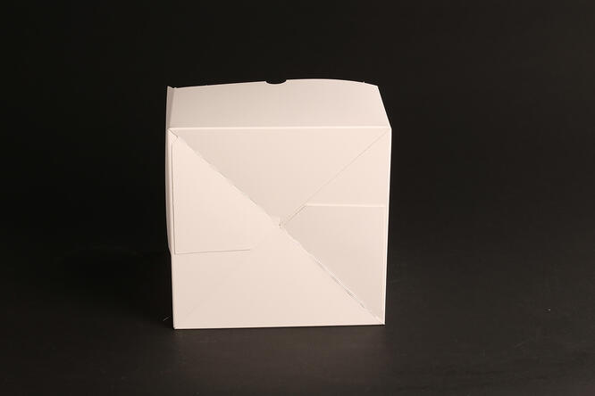 Gaveeske m/ lokk, hvit matt 20x20x12 cm