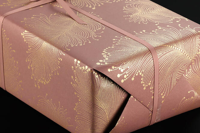 Gavepapir, Purple Feather 55 cm x 120 m