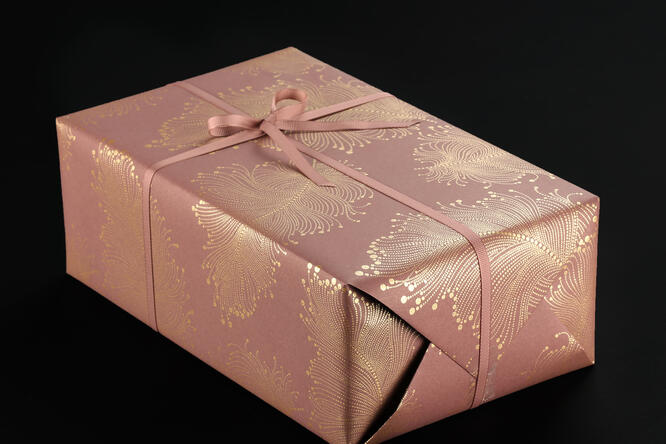 Gavepapir, Purple Feather 55 cm x 120 m