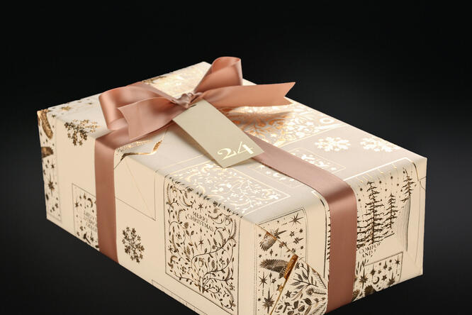 Julepapir, Cream XMas Greetings (8) 55 cm x 100 m