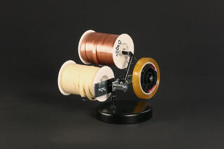 Båndstativ for 2 rl. med teipholder. SORT