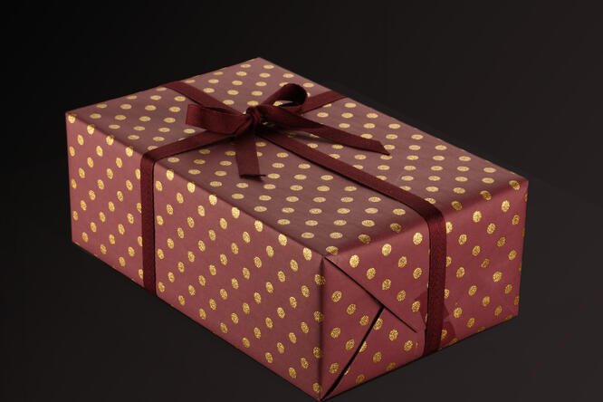 Gavepapir, Burgund Golden Dots 55 cm x 120 m