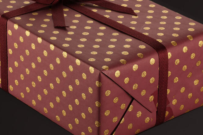 Gavepapir, Burgund Golden Dots 55 cm x 120 m