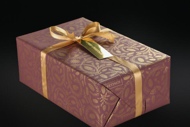 Julepapir,Bordeaux Pinecone Greetings(8) 55 cm x 100 m