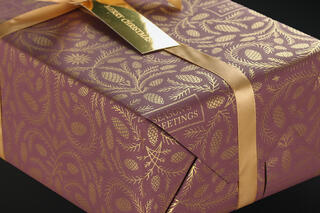 Julepapir,Bordeaux Pinecone Greetings(8) 55 cm x 100 m