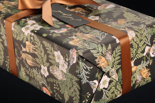 Julepapir, Black Winter Forrest 55 cm x 100 m