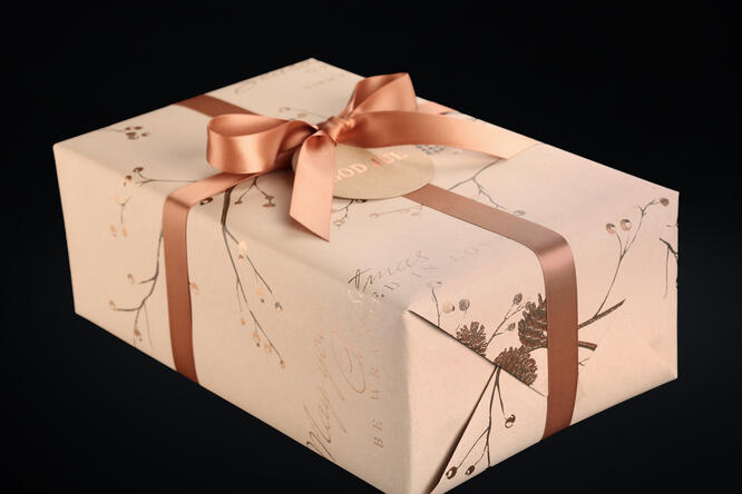 Julepapir, Season's Greetings Brown 55 cm x 100 m