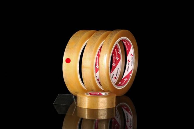 Markeringstape Gul/Sort 50mm.x30m. med dekkpapir og ekstra klebelig lim