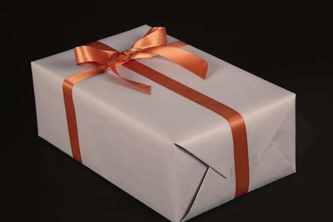 Gavepapir, 2 sidig White/Beige (2) 55 cm x 100 m