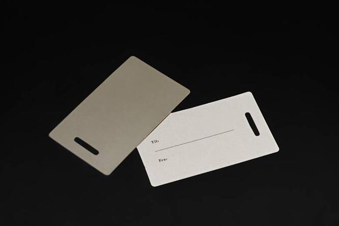 Til/ Fra Tags, Gråbeige 80x47 mm á 100 stk