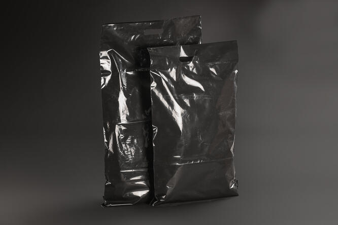 Fraktpose sort LDPE finnes i flere størrelser