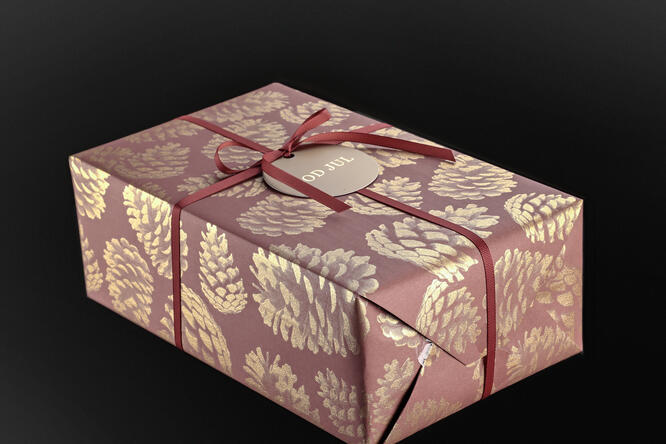 Julepapir, Pine Cone Gold 55 cm x 120 m