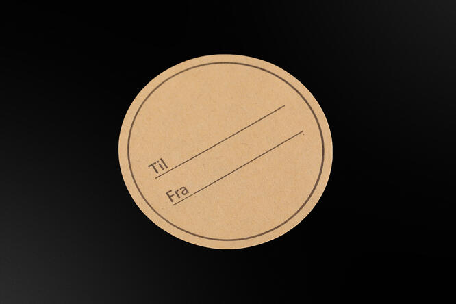 Til/Fra, kraft/light brown etikett sirkel 55 mm à 500 stk.
