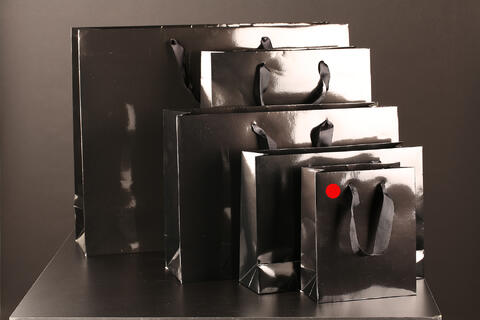 Papirpose m/bånd, Sort blank 18x9x22+4 cm, 170 gr