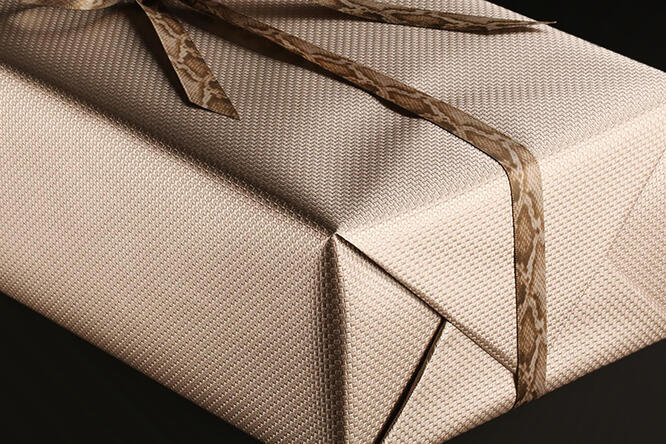 Gavepapir, Taupe Mosaique (11) finnes i flere bredder