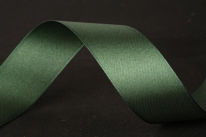 Bånd "silke", Racing Green finnes i flere bredder